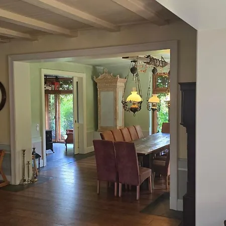 Am Wasserturm Fuer 6 Erwachsene Und 9 *