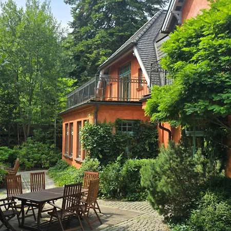 Am Wasserturm Fuer 6 Erwachsene Und 9 * Graal-Mueritz