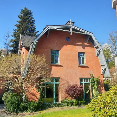 Am Wasserturm Fuer 6 Erwachsene Und 9 *