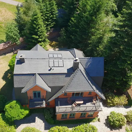 Casa de Férias Am Wasserturm Fuer 6 Erwachsene Und 9 *